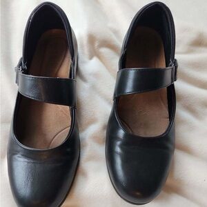 Black Mary Jane’s. Womens 6